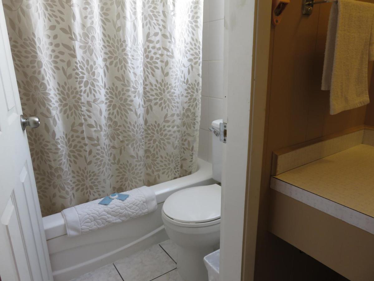 Flamingo Motel Penticton Ngoại thất bức ảnh