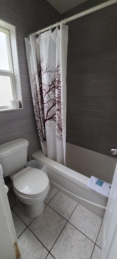 Flamingo Motel Penticton Ngoại thất bức ảnh