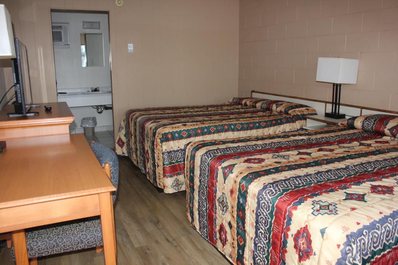 Flamingo Motel Penticton Ngoại thất bức ảnh