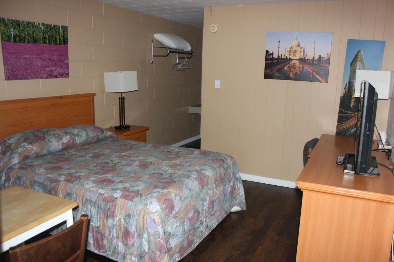 Flamingo Motel Penticton Ngoại thất bức ảnh