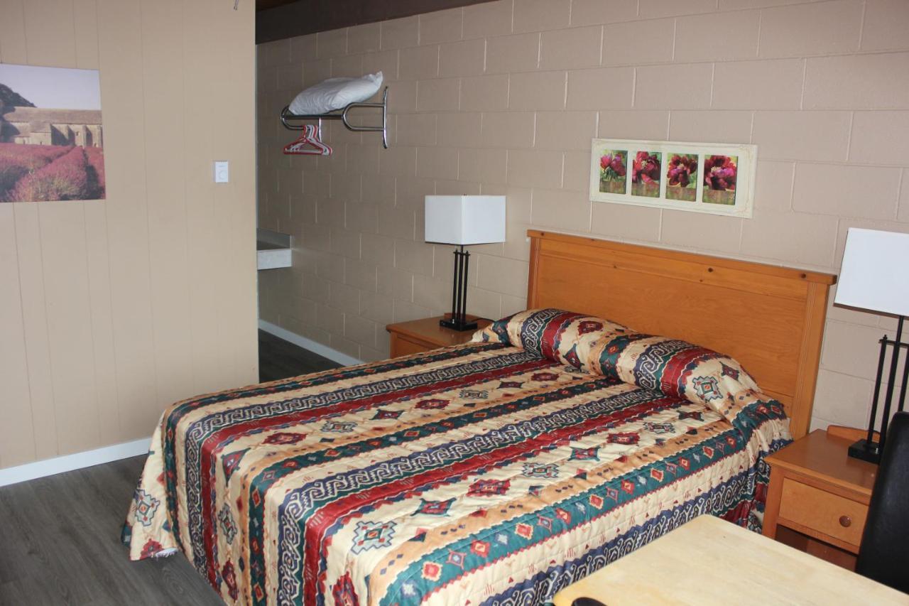 Flamingo Motel Penticton Ngoại thất bức ảnh