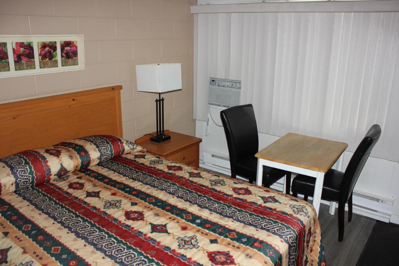 Flamingo Motel Penticton Ngoại thất bức ảnh