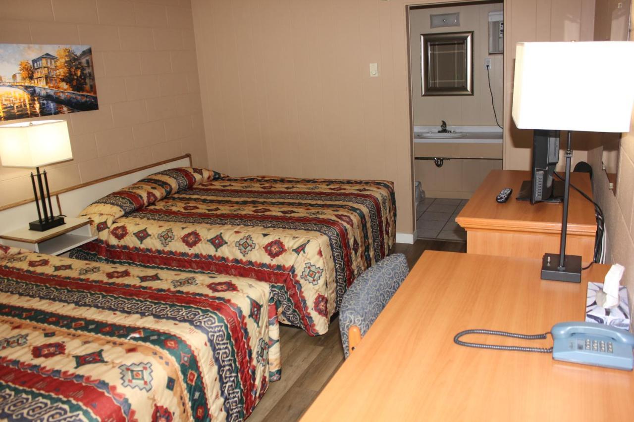 Flamingo Motel Penticton Ngoại thất bức ảnh