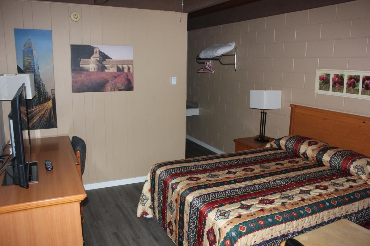 Flamingo Motel Penticton Ngoại thất bức ảnh
