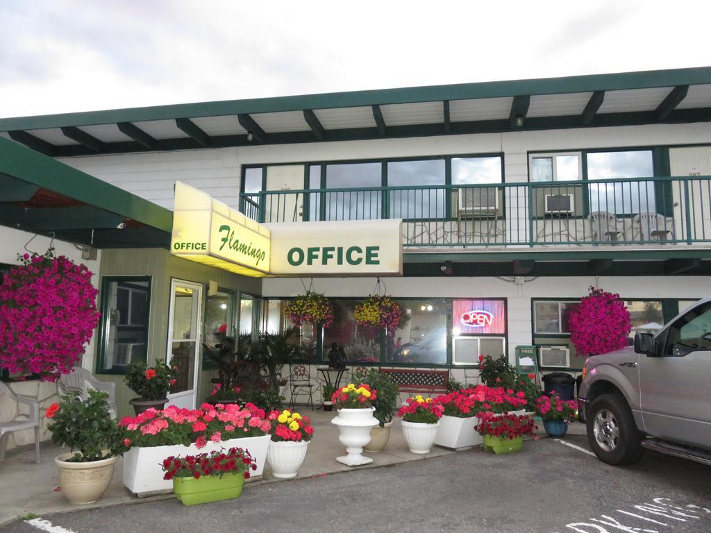 Flamingo Motel Penticton Ngoại thất bức ảnh