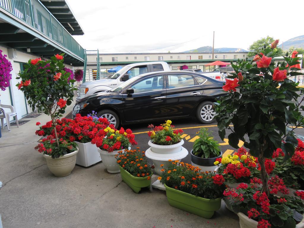 Flamingo Motel Penticton Ngoại thất bức ảnh