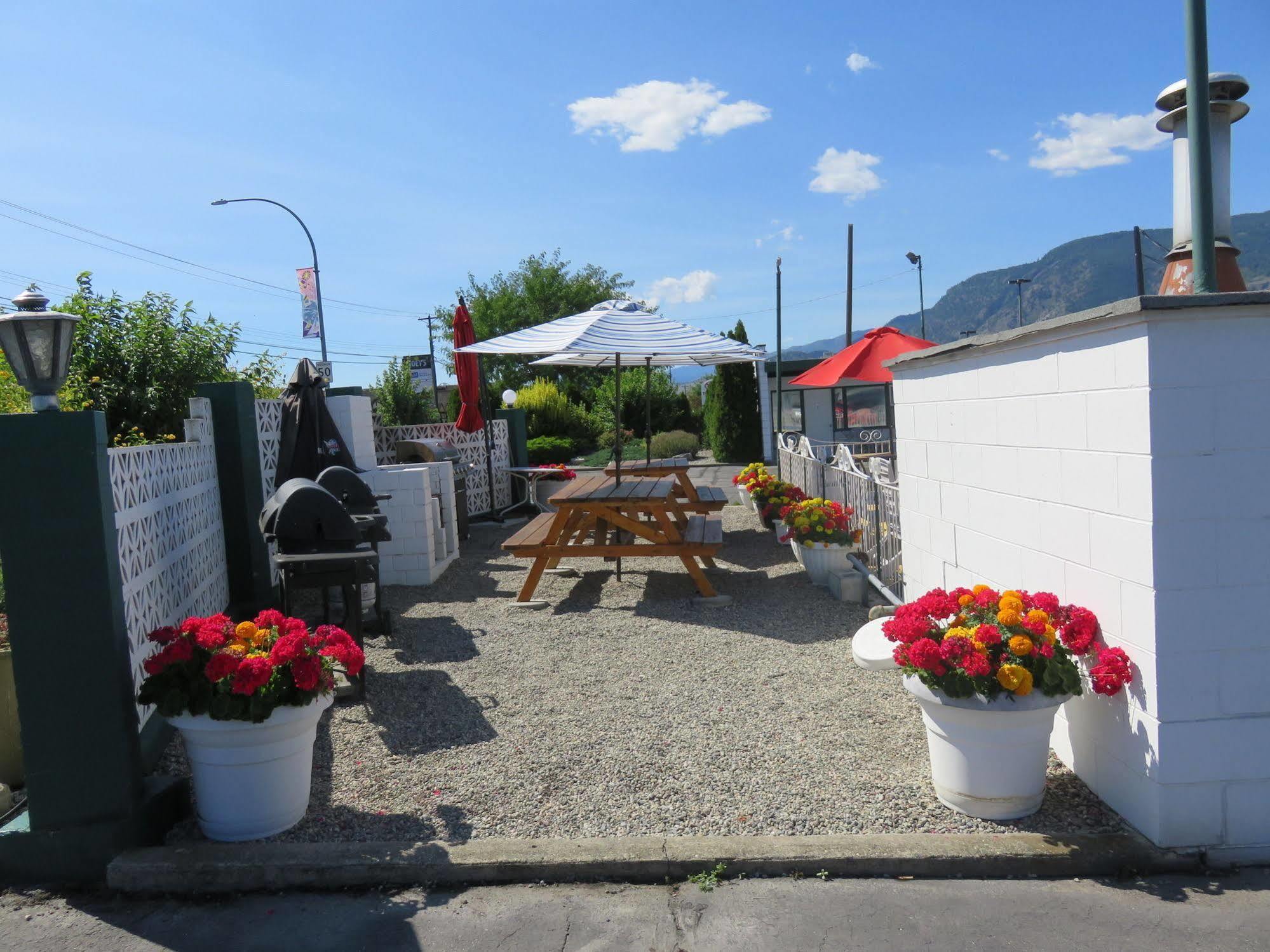 Flamingo Motel Penticton Ngoại thất bức ảnh
