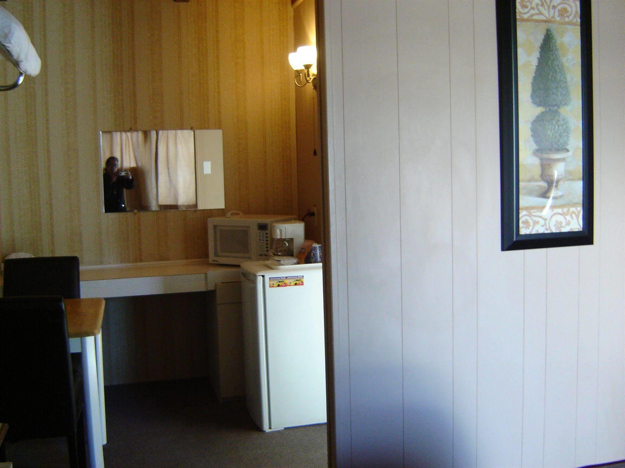 Flamingo Motel Penticton Ngoại thất bức ảnh