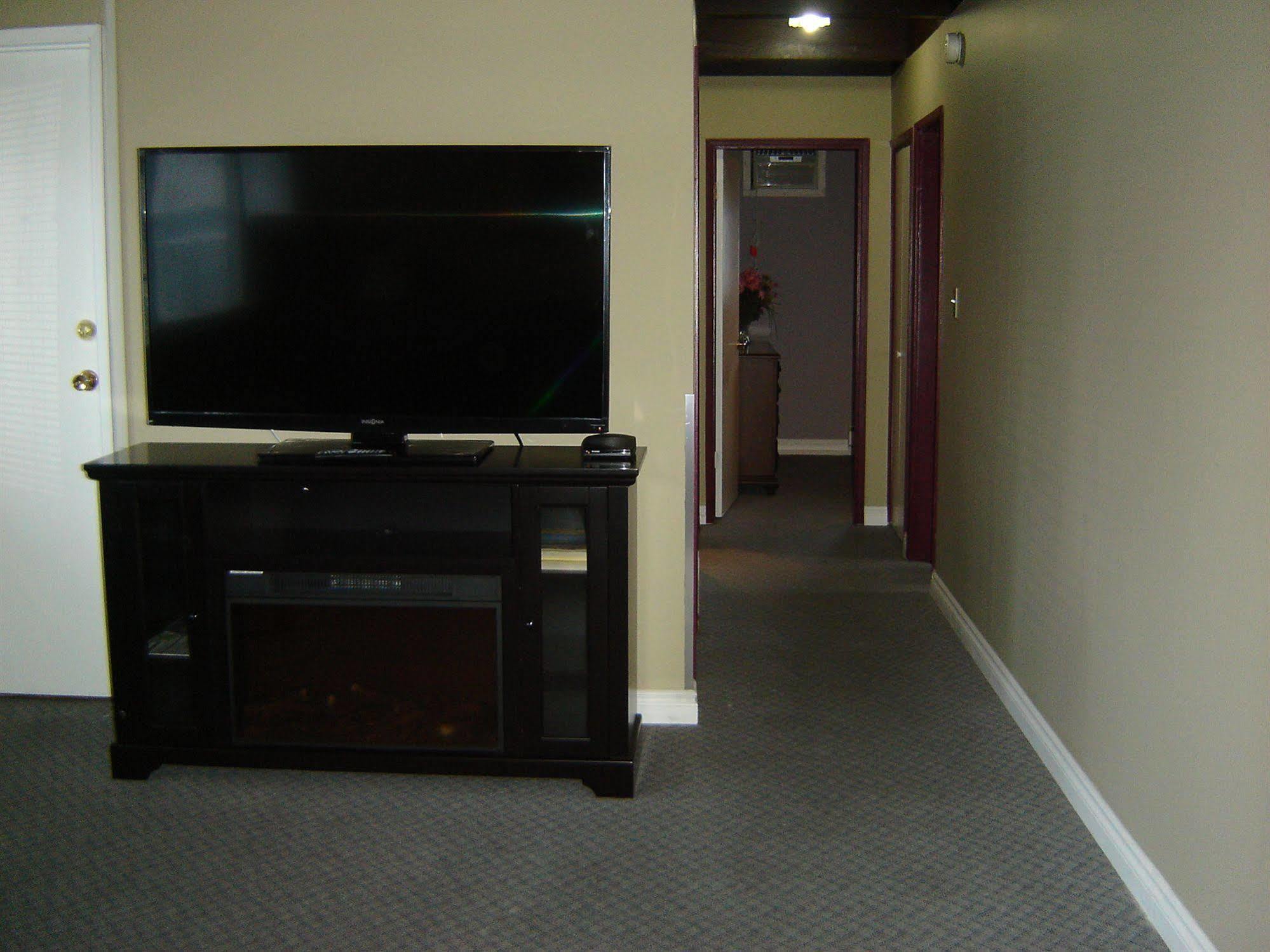 Flamingo Motel Penticton Ngoại thất bức ảnh