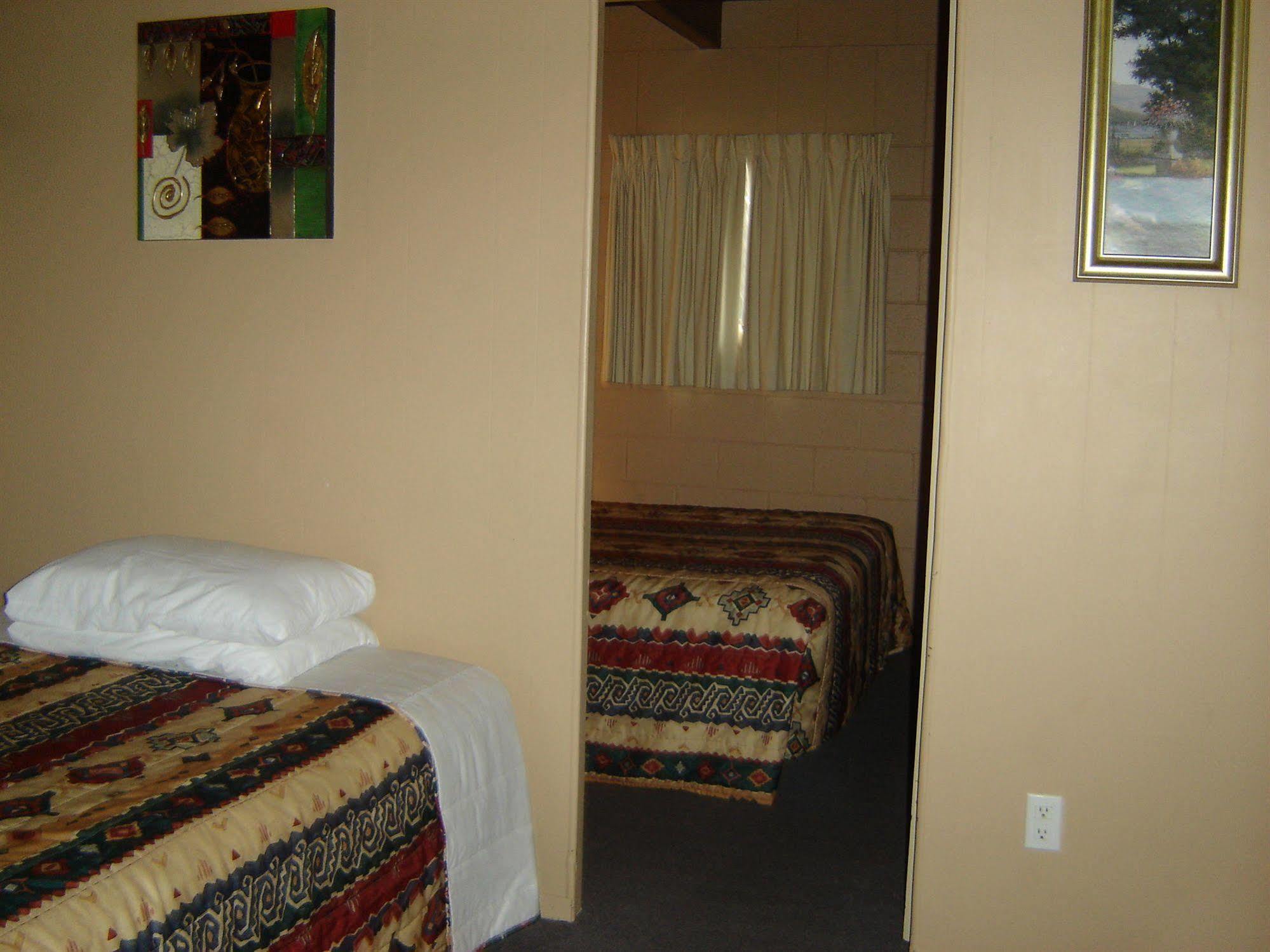 Flamingo Motel Penticton Ngoại thất bức ảnh